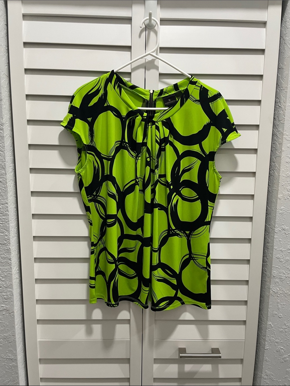 Worthington Lime Green Short-Sleeve Blouse with Black Ring Print